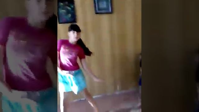 Сестра танцует танец смотреть онлайн
