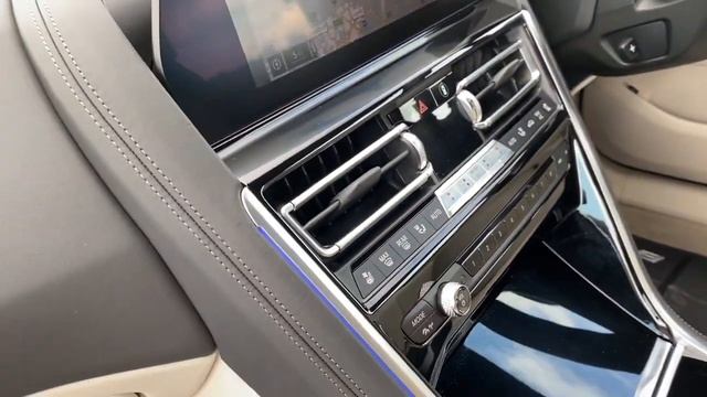 2019 BMW M850i Coupe with almost all options ticked. смотреть онлайн