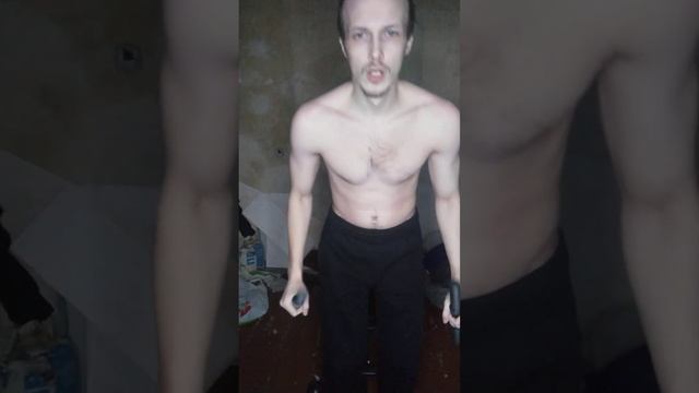 подъемы на плечи с гантелями "Подъемы Арнольда" смотреть онлайн