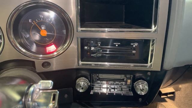 1984 Chevrolet Suburban Start up and interior functions смотреть онлайн