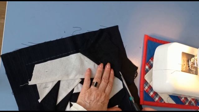 Как сшить салфетку из лоскутов в чёрно-белом стиле смотреть онлайн