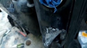 Замена петель на автомобиле Пассат Б4, если провисла дверь.