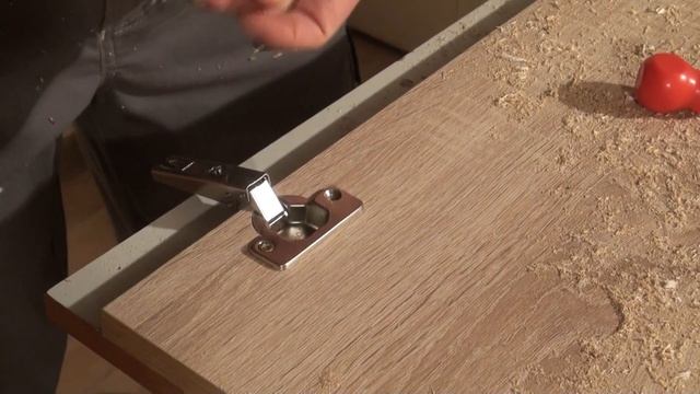 Установка мебельных петель на фасад с помощью шаблона РШП-35Б (ARVANT) смотреть онлайн