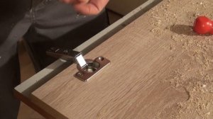 Установка мебельных петель на фасад с помощью шаблона РШП-35Б (ARVANT)