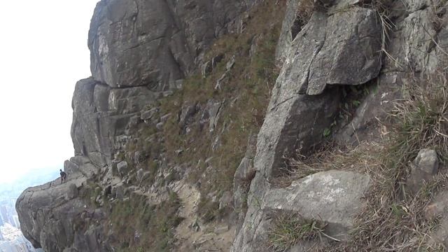 Suicide Cliff at Kowloon Peak смотреть онлайн