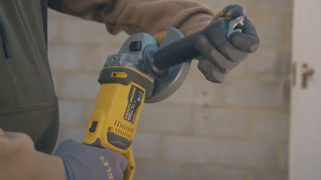 STANLEY FATMAX V20 Meuleuse 125mm - Lithium 18V SFMCG400B-XJ смотреть онлайн