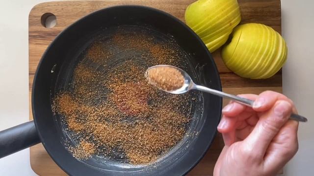 ШАРЛОТКА В СКОВОРОДКЕ. Невероятный пирог без духовки и взбивания. СОЧНЫЙ ПИРОГ НА МОЛОКЕ смотреть онлайн