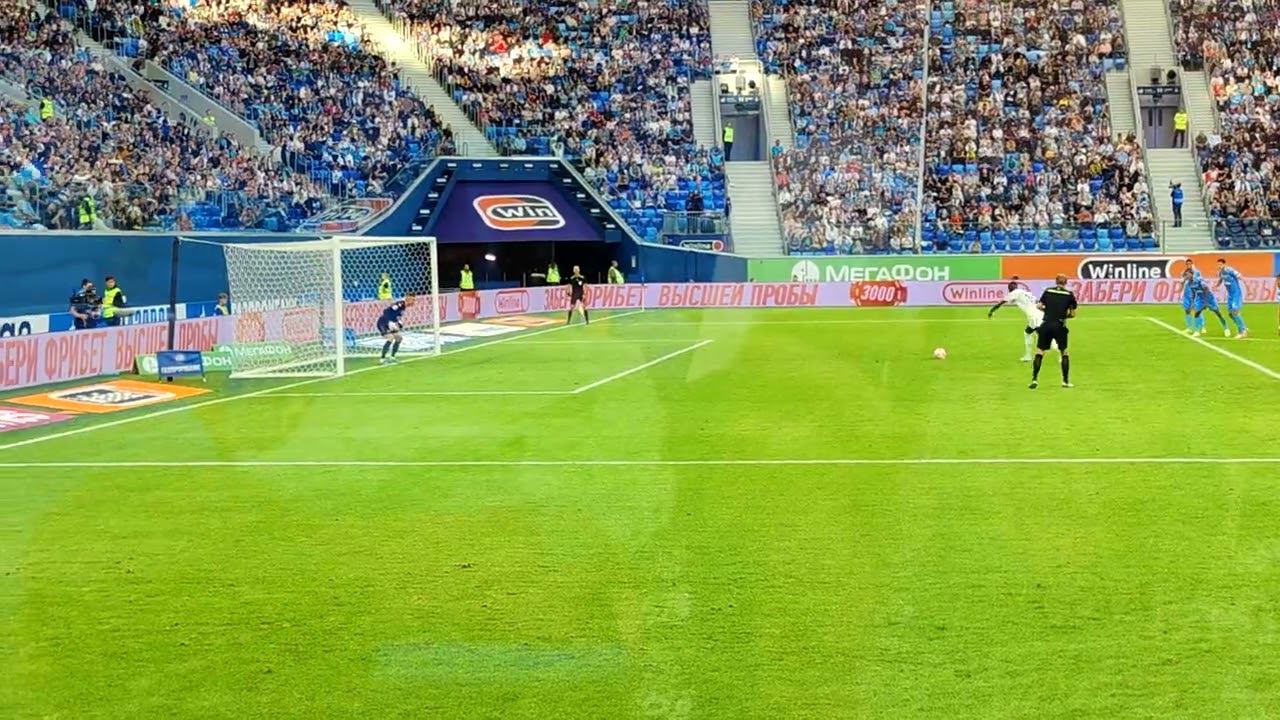 Латышонок отбивает пенальти Зенит Динамо