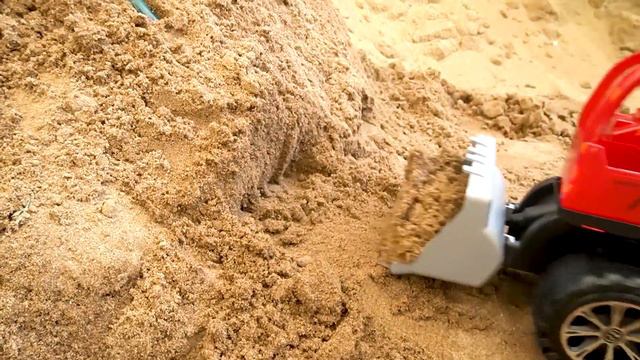 Динозавры T-Rex, экскаваторы и самосвалы объединяются, чтобы найти и спасти коров в песке. смотреть онлайн