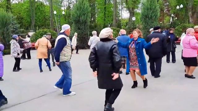 Я ТЕБЕ ПОДАРЮ БУКЕТ КРАСИВЫХ РОЗ!!!ЛУЧШЕЕ,ПАРК ГОРЬКОГО,ХАРЬКОВ!!! смотреть онлайн