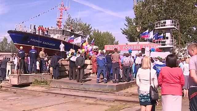 На ЯСЗ спустили катер для Белого моря