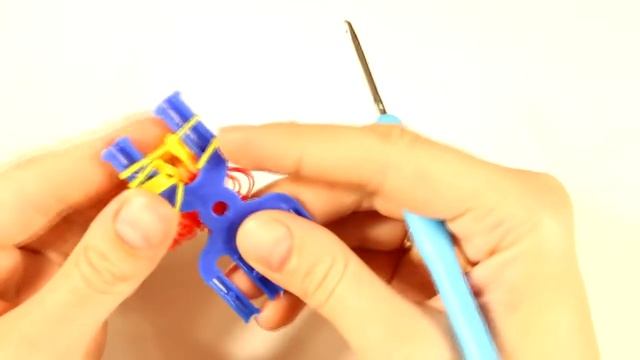 Как сплести браслет из резинок на рогатке Чешуя дракона смотреть онлайн