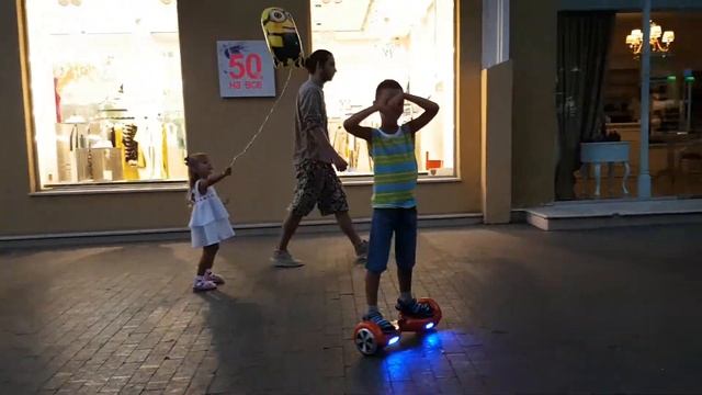 Макс на сигвее танцует) смотреть онлайн