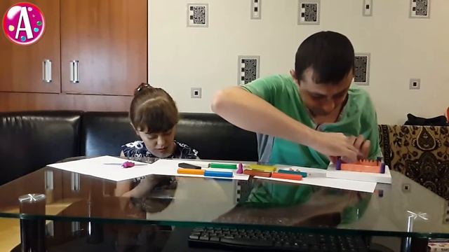 Как сделать ЗАМОК из пластилина!!! ПАПА И АЛИНА делают замок! Развивающее видео для детей!!! смотреть онлайн