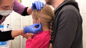 АЛИСИЯ ПРОКОЛОЛА УШИ ? ВЛОГ. Прокалывание ушей ребенку БОЛЬНО ИЛИ НЕТ? Мои первые сережки.