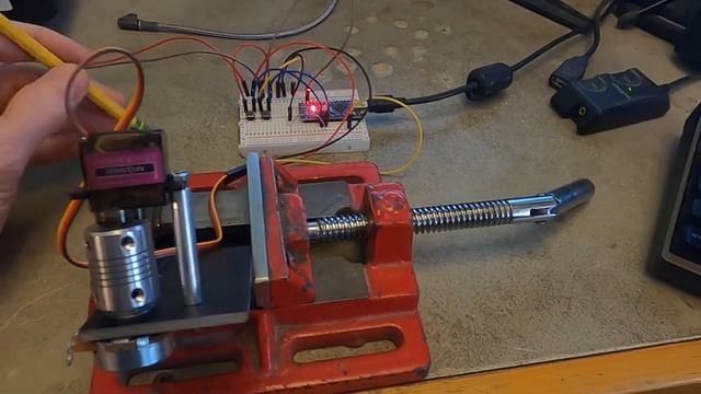 Arduino Servo turning a 1ma amp pot смотреть онлайн