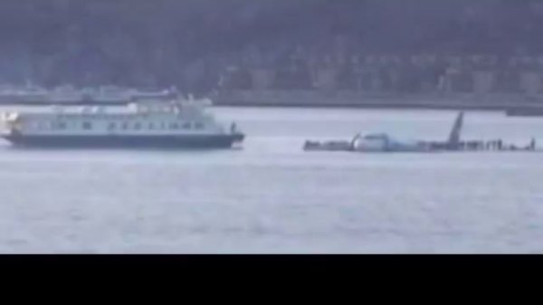 First Impact Video Footage -- US Airways Flight 1549 Hudson River Crash