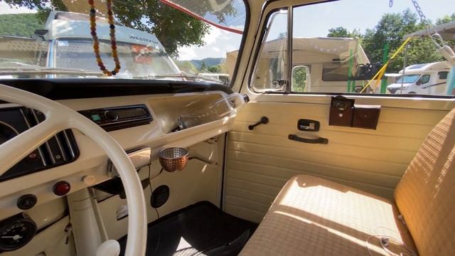 The prettiest Volkswagen T2 Bus I've ever seen - (With handmade camper) смотреть онлайн