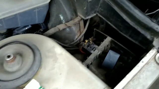 Проверка реле бензонасоса Opel Omega A смотреть онлайн