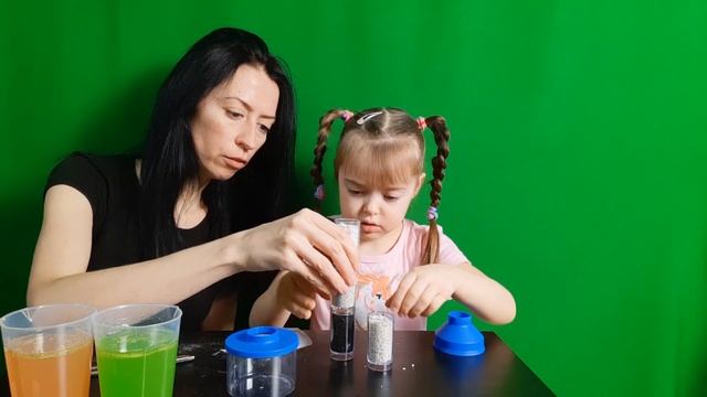 Фильтр для воды своими руками. Опыты для детей смотреть онлайн