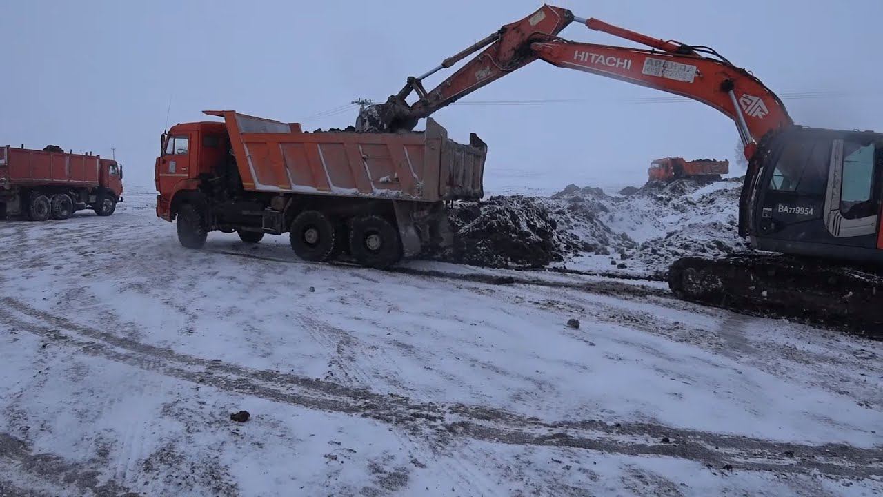 ВЕЗДЕХОДЫ БУКСУЮТ , ТОЛКАЕТ ЭКСКАВАТОР !!! СЕЛЬХОЗНИКИ НЕ ДЛЯ ТАКОЙ РАБОТЫ -ЭТО ФАКТ !!!! смотреть онлайн