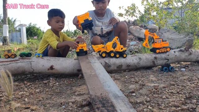 Smart boy Playing toy car #toy @sabtruckcars564 смотреть онлайн