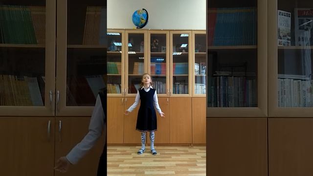 Страна читающая — София Павелко читает «Есть в осени первоначальной...» Ф. И. Тютчева смотреть онлайн