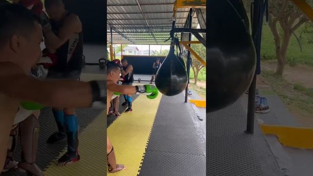 Показываю Как нужно работать на пневма груше. смотреть онлайн