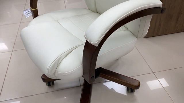 Кресло для руководителя Бюрократ T 9923 WALNUT слоновая кость смотреть онлайн