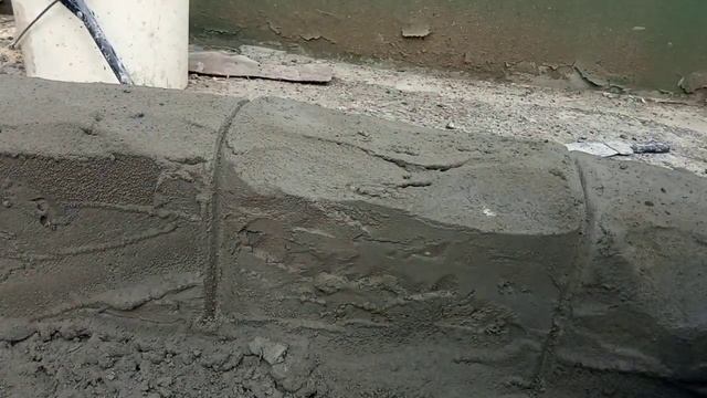 Прокачал старый бетонный бордюр на даче, теперь не стыдно и людям показать). Простые идеи декора смотреть онлайн