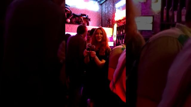 Катя Бровченко поет песню группы Пятница смотреть онлайн