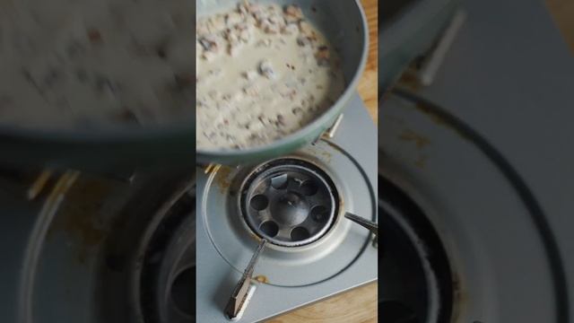 Truffle Cream Pasta with Bacon смотреть онлайн