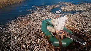 Ловля карася с лодки на пруду в апреле