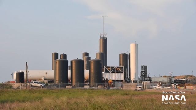 SpaceX Boca Chica - SN7.1 Assembly amid SN6's aborted hop attempts смотреть онлайн
