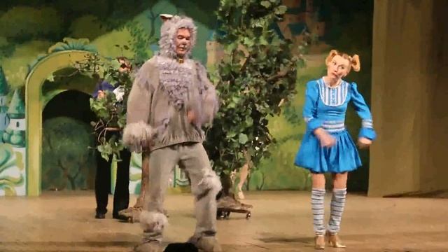 Сцена из спектакля Волшебник Изумрудного города смотреть онлайн