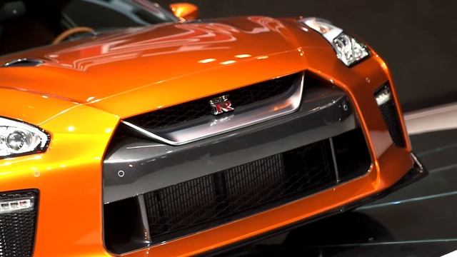 Usain Bolt Meets the 2017 Nissan GT R in New York смотреть онлайн