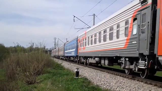 ЭР2-1201 и ЭП1М-693 с ЭП1М-737 около ст. Узуново МЖД смотреть онлайн