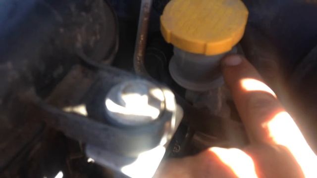 How to Check the Clutch Fluid on a 2005 Subaru Forester смотреть онлайн