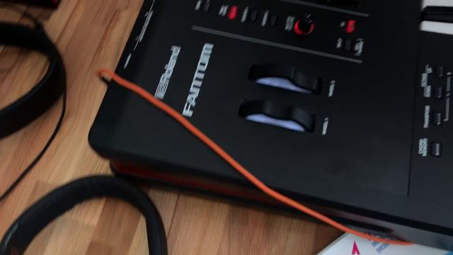 Roland Fantom & Jupiter Xm synth @ Musika Expo 2019 смотреть онлайн