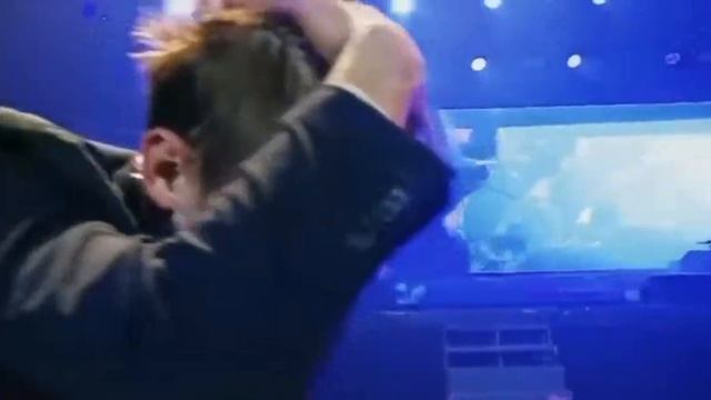 Стих #ЗАНОВОРОДИТСЯ в исполнении Саши Петрова смотреть онлайн