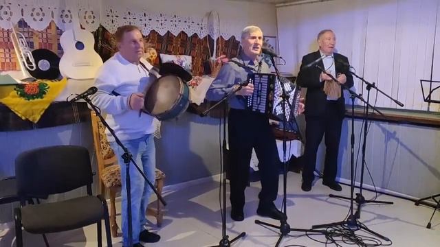 Ветки сирени стучат мне в окошко. смотреть онлайн