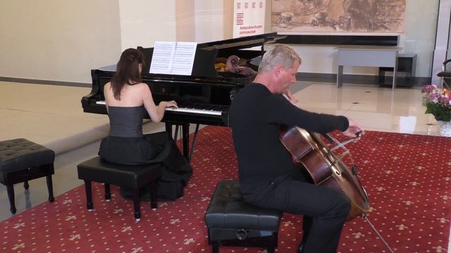 László Fenyö plays Robert Schumann - Adagio and Allegro op. 70 смотреть онлайн
