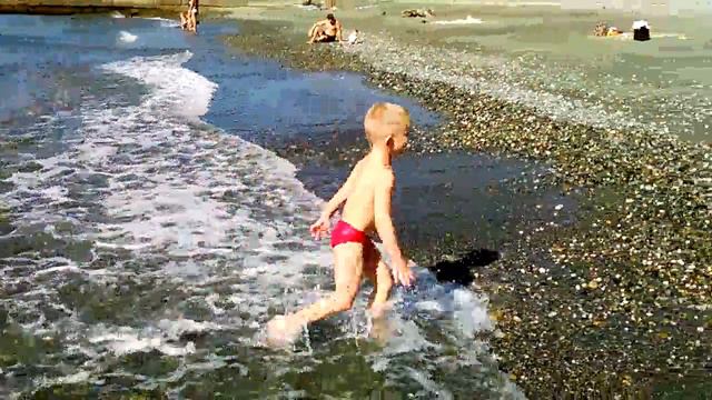 Купаемся в октябре в Черном море смотреть онлайн