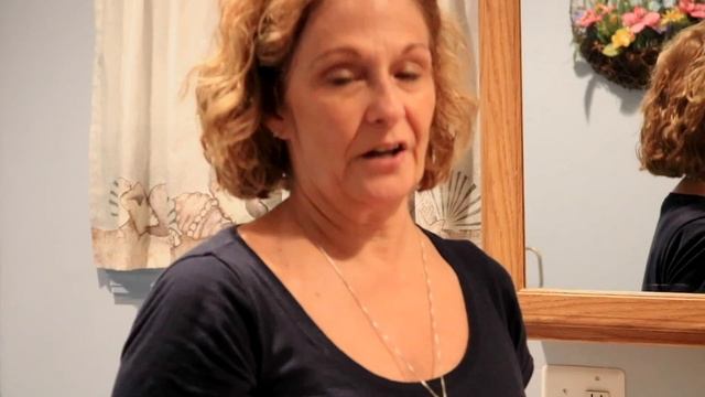 Linda Shows Us How to Use Clinique 3 Step Skin Care Kit смотреть онлайн
