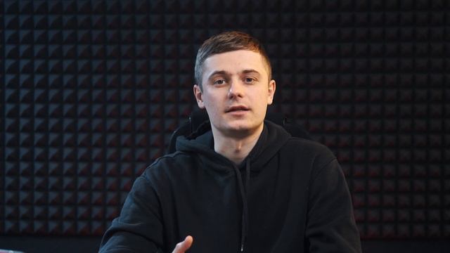 Улучшили планировки дома от GoodWood. Огромная видовая гостиная с дизайнерской лестницей.