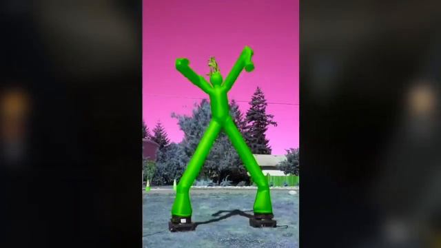 Надувной человек танцует под тает лёд смотреть онлайн