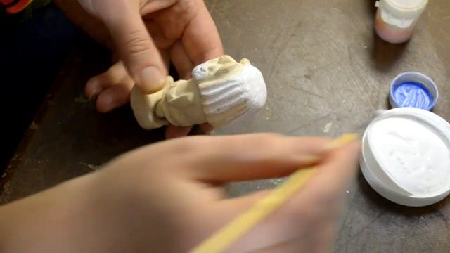 Вырезаем игрушку из дерева. Изготовление игрушек своими руками. Как вырезать деревянную игрушку. смотреть онлайн