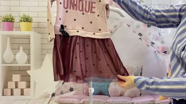 Обзор розового платья в мелких цветочках с фатином, принт IM UNIQUE от SANI KIDS смотреть онлайн