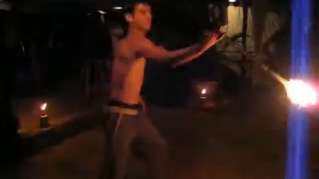 Fire Dancer in Goa India. Гоа Индия - танец с огнем! смотреть онлайн