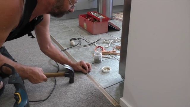 How to fix loose carpet edge along ceramic tiles on concrete floor смотреть онлайн